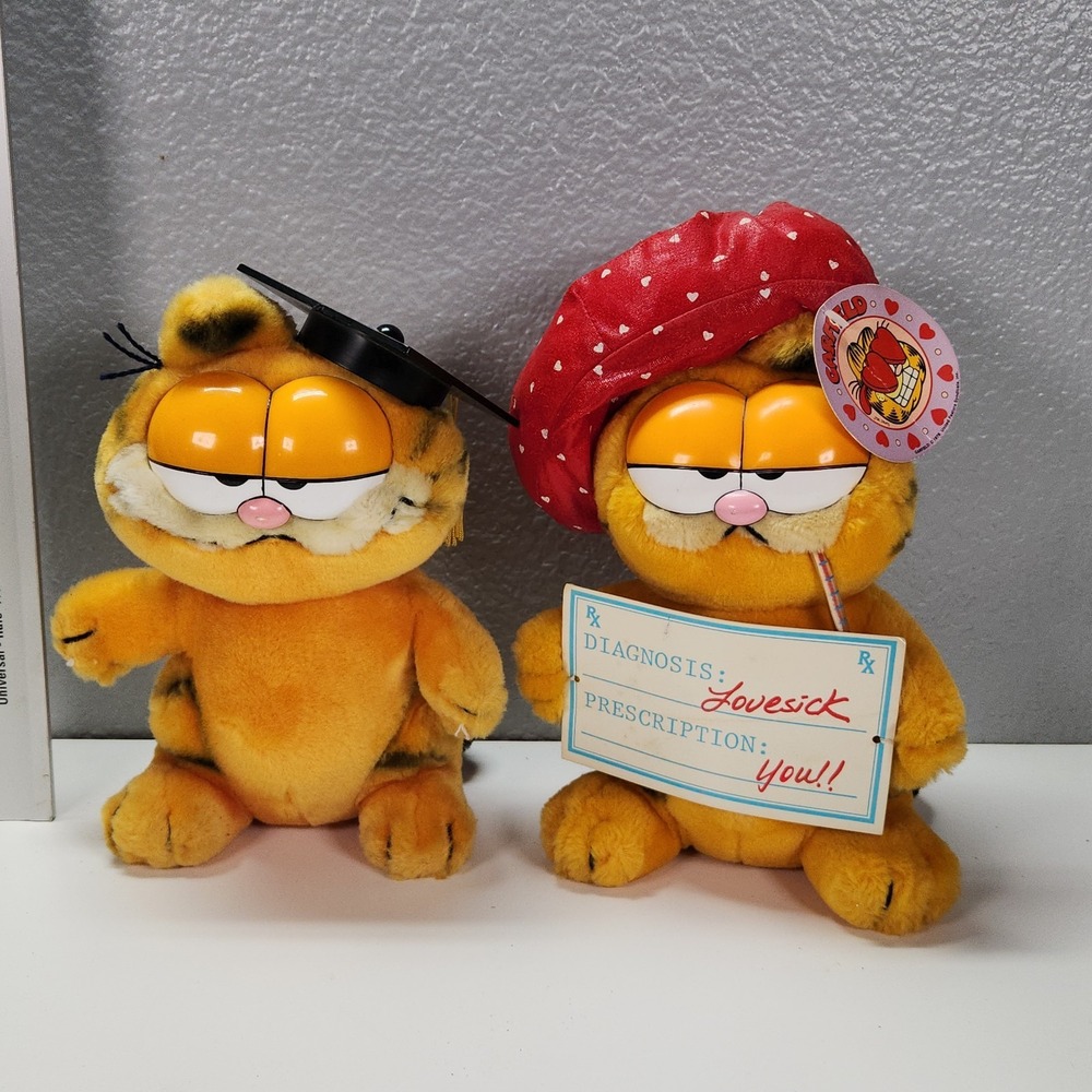 2 Vintage 1981 GARFIELD PLUSH Graduate & Lovesick Dr. - LOT Dakin